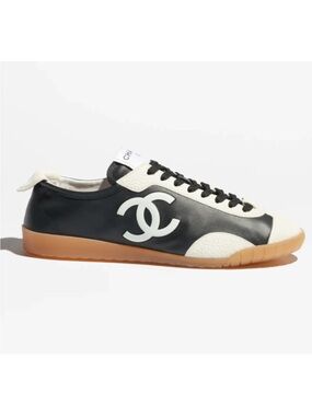 Chanel 26P Black White Leather Suede CC Logo Tie Flat Runner Trainer Sneaker 39